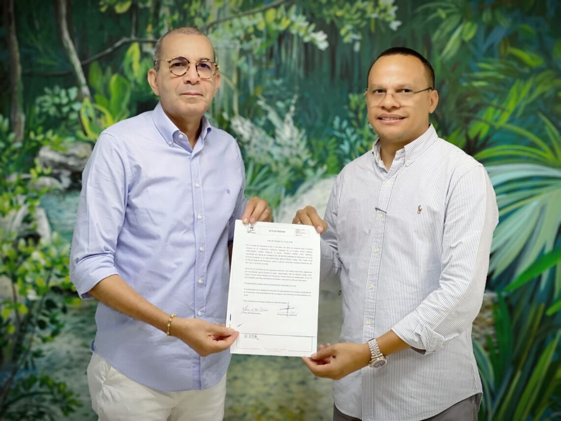 Director de Corpoguajira posesionó al nuevo jefe de la oficina asesora de Planeación