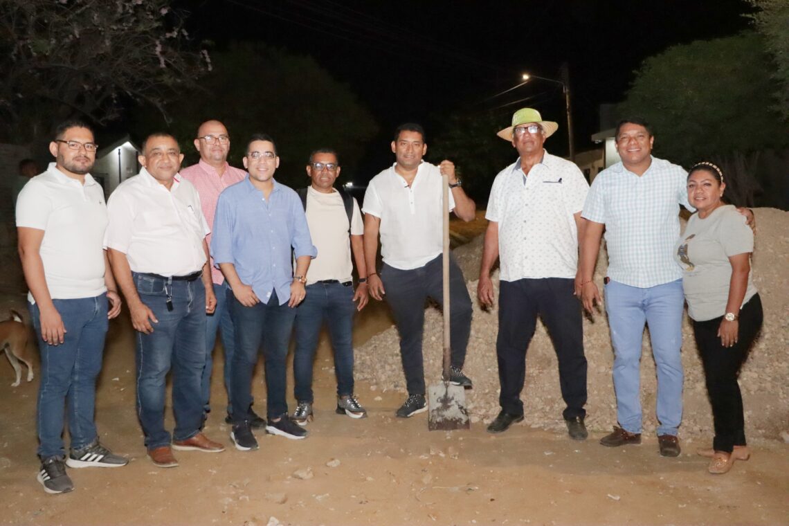 Colocan la primera piedra en la obra de pavimentación del barrio San Martín de Maicao