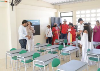 Entregan dotación escolar a la institución educativa  Ushuru, zona rural de Maicao
