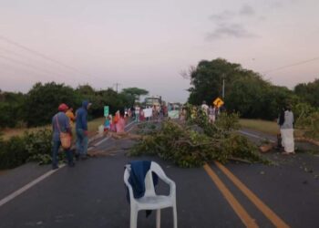 Primeros bloqueos del año mantienen a La Guajira incomunicada