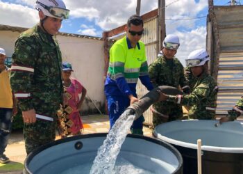 Aqualia sigue llevando agua a los barrios de Riohacha en articulación con el Ejército Nacional