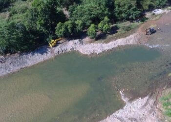 Corpoguajira y Puerto Brisa conciertan trabajos de protección del río Cañas en Mingueo
