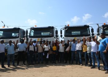 La Ungrd confirma que este martes comienzan a operar 10 de los 40 carrotanques en La Guajira