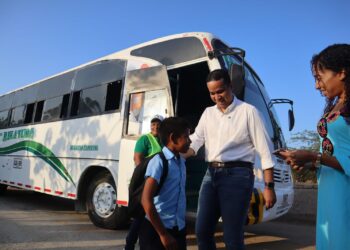 Calendario escolar en La Guajira comenzó a tiempo y con el PAE y transporte garantizado