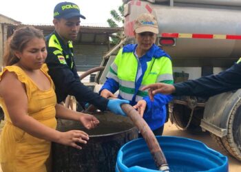 Aqualia y Policía Nacional se unen para llevar agua potable a barrios vulnerables de Riohacha