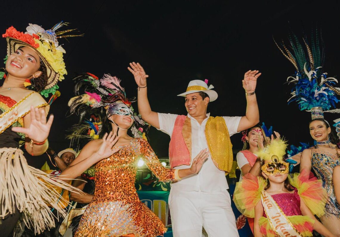 Con gran esplendor se vivió el desfile de máscaras, capuchones y el carnaval de los niños en Barrancas