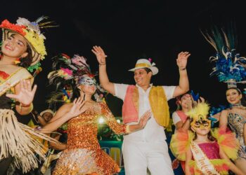 Con gran esplendor se vivió el desfile de máscaras, capuchones y el carnaval de los niños en Barrancas