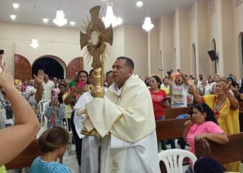 ¿Eucaristía carnavalera? – En Maicao iglesia católica celebró los carnavales en medio de una misa