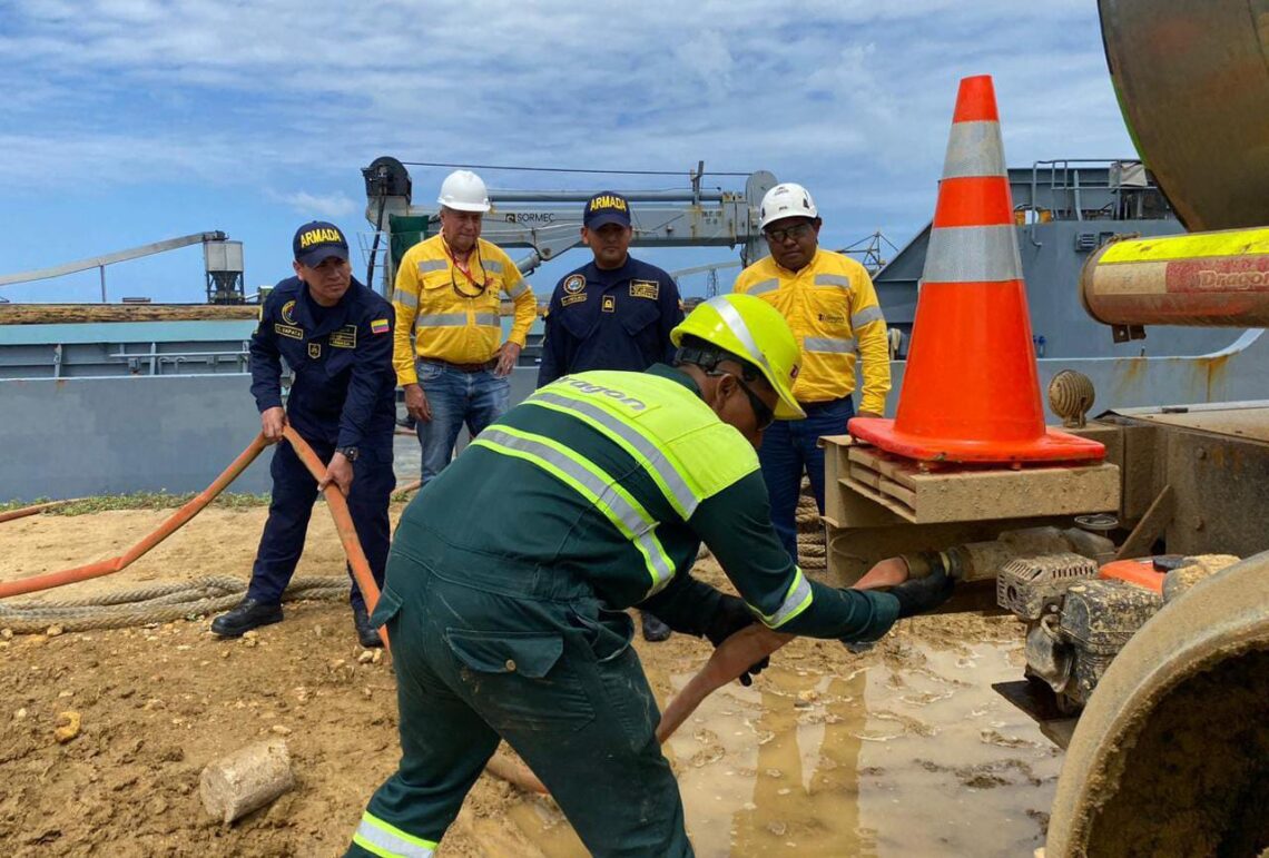 Cerrejón se sumó a la entrega de agua potable de la Armada Nacional en comunidades de la Alta Guajira