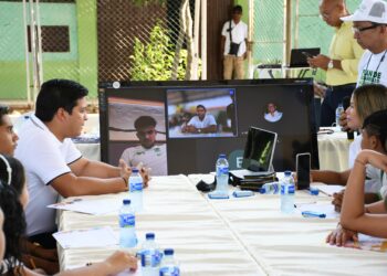 El futbolista Lucho Díaz hizo parte de la mesa del Plan de Desarrollo de Barrancas 2024-2027