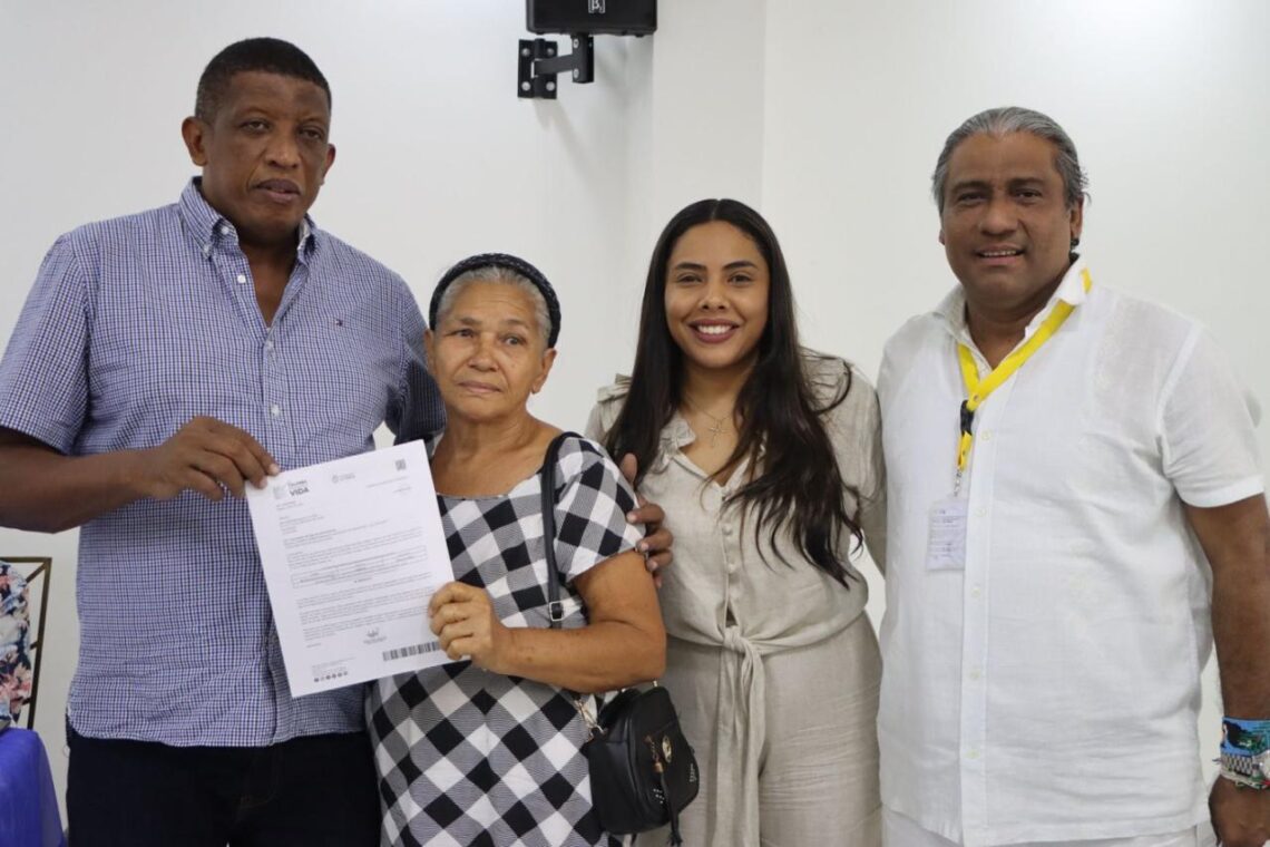 Entregan más de 30 cartas de indemnización a víctimas del conflicto armado en Fonseca