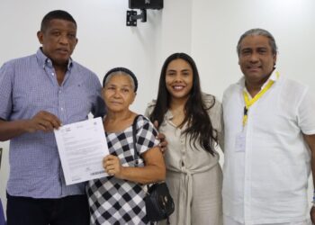 Entregan más de 30 cartas de indemnización a víctimas del conflicto armado en Fonseca