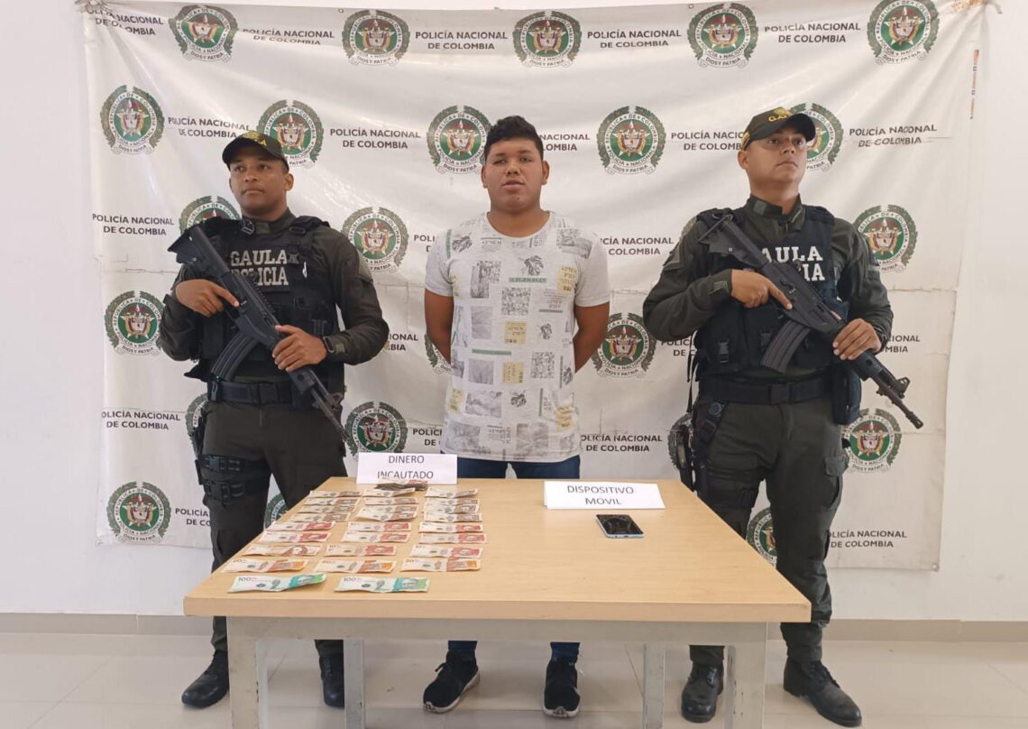 En flagrancia capturan a un sujeto cobrando una extorsión en el mercado nuevo de Riohacha