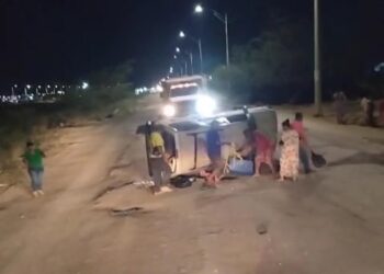 Una mujer herida dejó el volcamiento de un vehículo en la entrada a Uribia