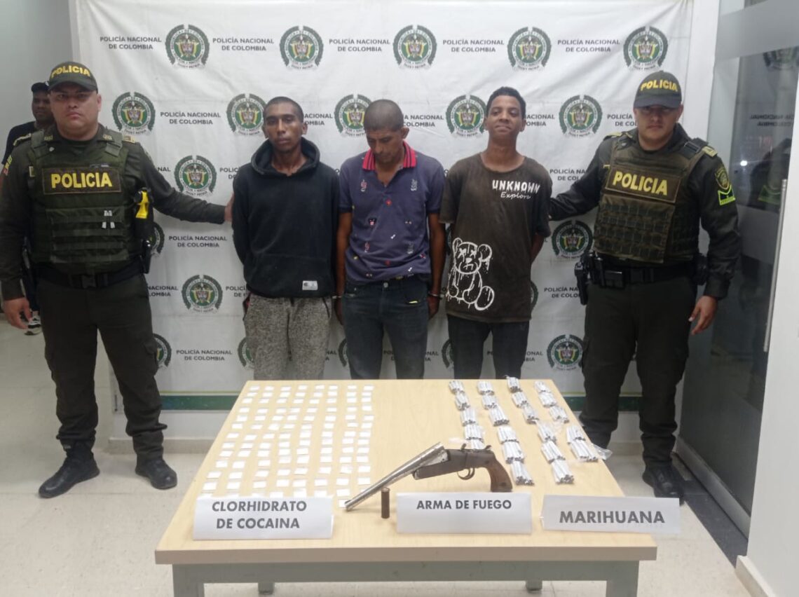 Tres sujetos armados fueron capturados en Hatonuevo con estupefacientes