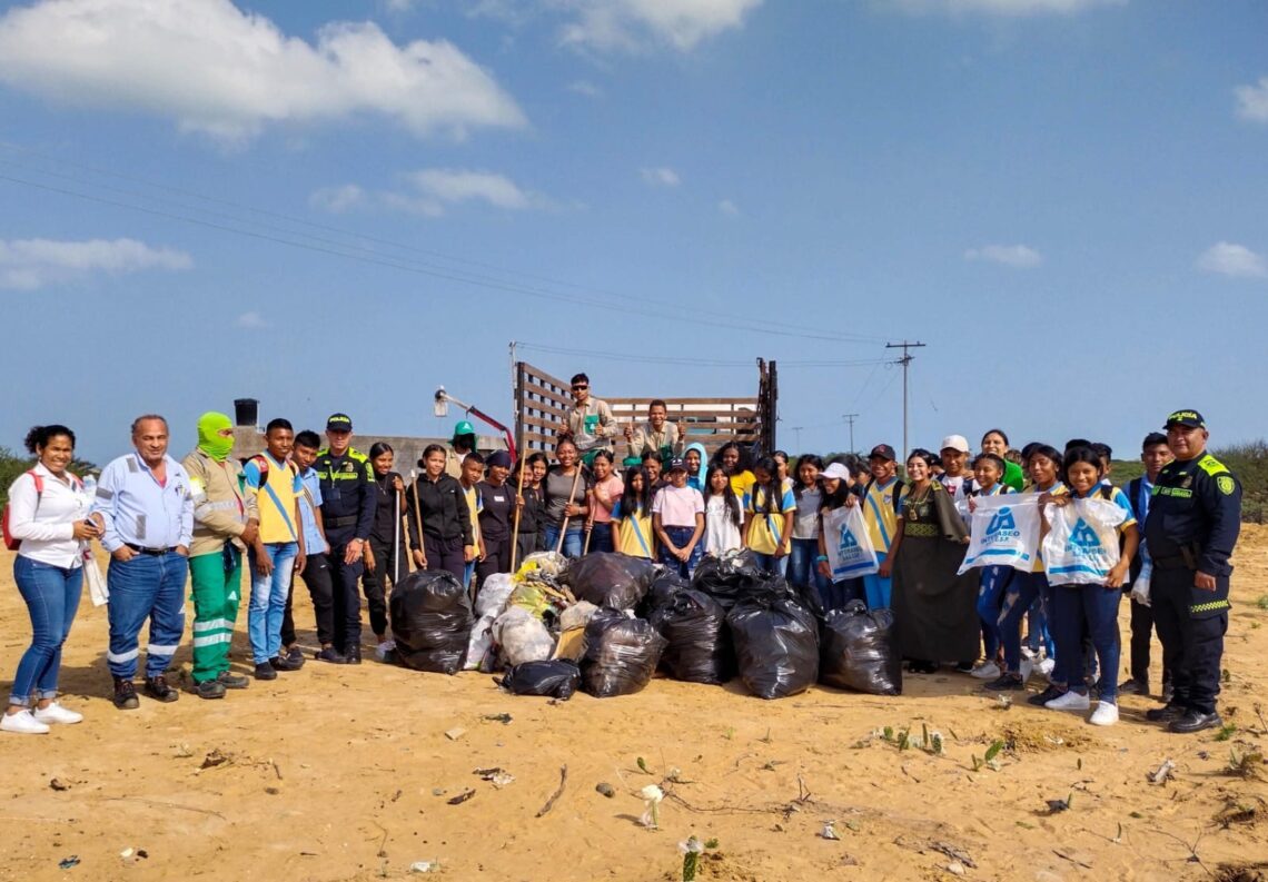 Exitosa jornada de limpieza y recolección de residuos sólidos en las playas de Mayapo