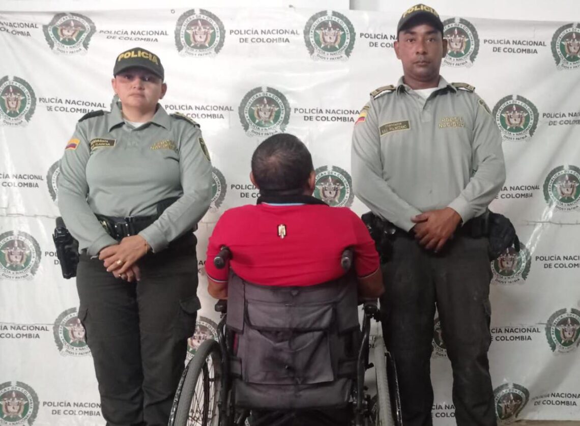En la plaza Padilla de Riohacha, un hombre en silla de ruedas fue capturado por actos sexuales con menor de 14 años
