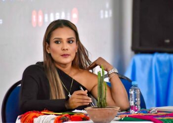 Acord Guajira entregó reconocimiento a Andreina García Pinto como ‘Mujer del Año 2023’