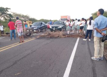 “Queremos transporte”: estudiantes de Perico, zona rural de Riohacha, se tomaron las vías de hecho