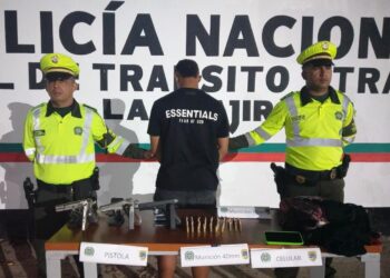 En un bus que cubría la ruta Barranquilla – Riohacha, sorprenden a un sujeto transportando armas de fuego