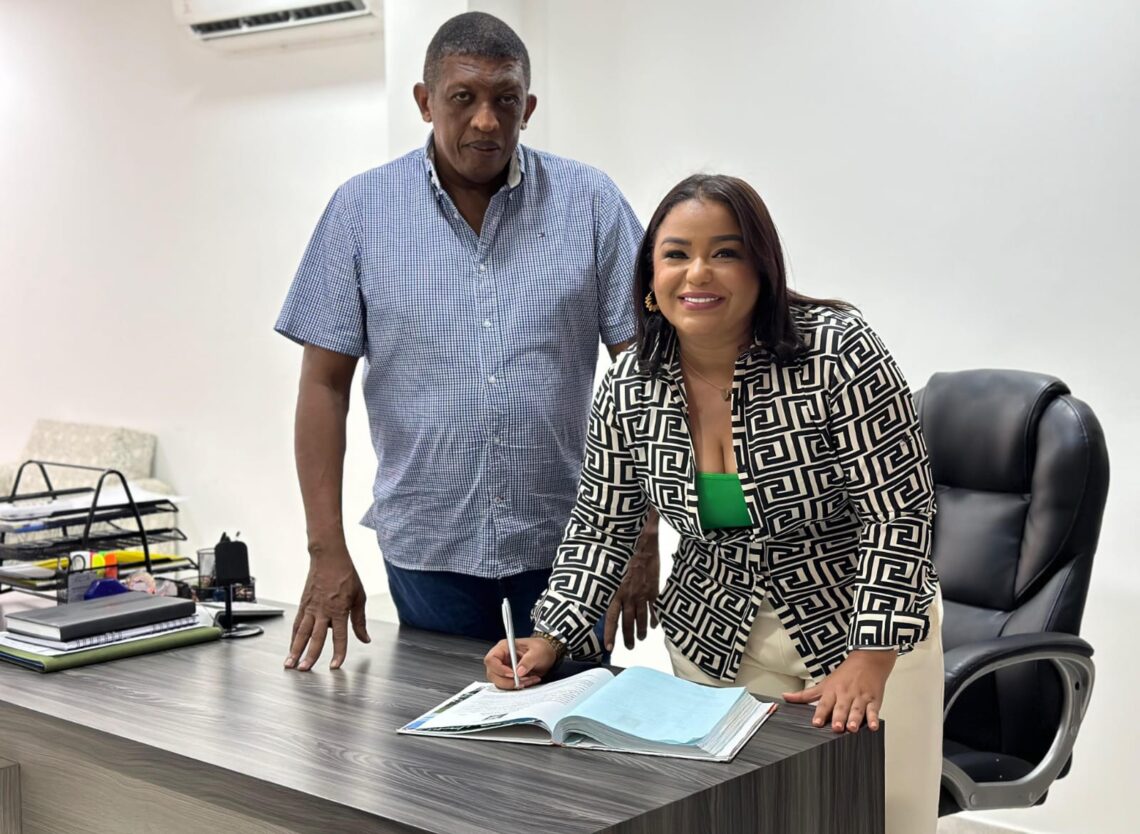 Johana Acosta tomó posesión como nueva gerente (e) del hospital de San Agustín de Fonseca