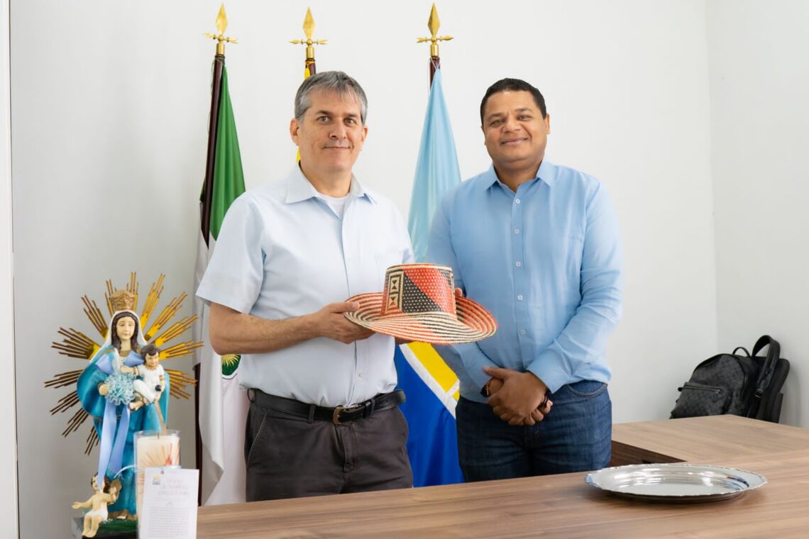 Acceso al agua e intercambio turístico y cultural, temas claves del encuentro entre alcalde de Riohacha y embajador de Israel