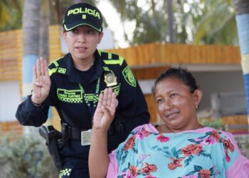 La Patrulla Púrpura de la Policía inició campaña de prevención contra la violencia de género en La Guajira