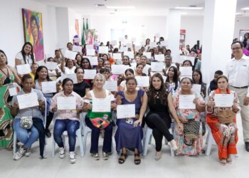 Cerca de 200 mujeres de Riohacha recibieron certificación en Educación Financiera