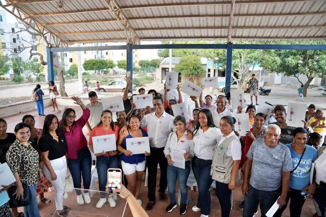 Más de 40 familias de Riohacha recibieron títulos de propiedad de sus viviendas