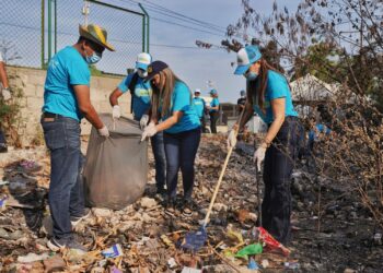 32 familias de Riohacha recibieron el título de propiedad de sus viviendas