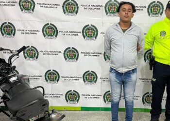 32 familias de Riohacha recibieron el título de propiedad de sus viviendas