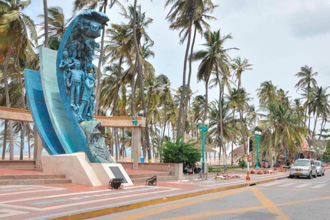 32 familias de Riohacha recibieron el título de propiedad de sus viviendas