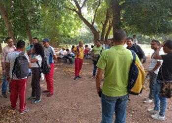 Corpoguajira construye eco-viveros con huertas verticales en 39 colegios del departamento