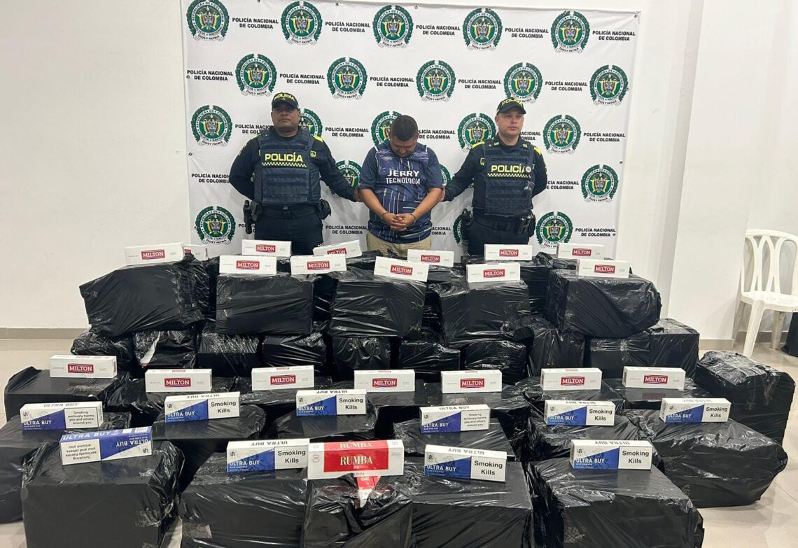 Sorprenden a un hombre transportando cargamento ilegal de cigarrillos la vía Riohacha – Camarones