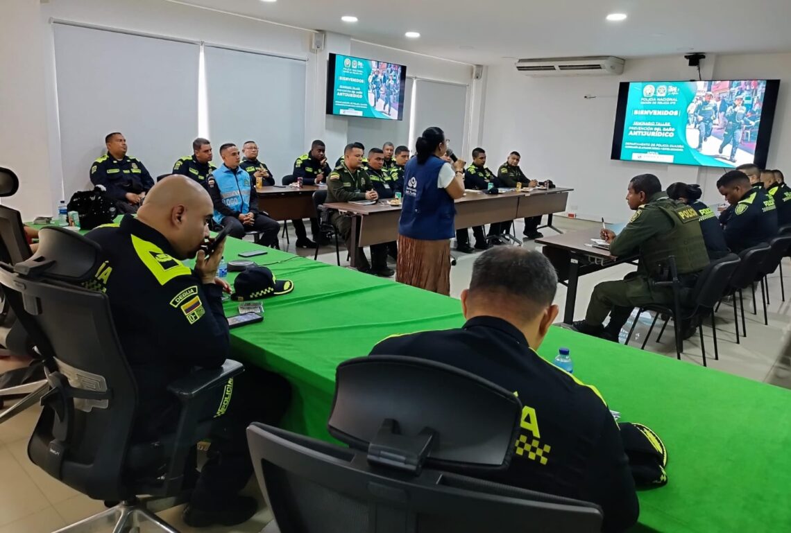 Policías de La Guajira se capacitan sobre derechos humanos y daño antijurídico
