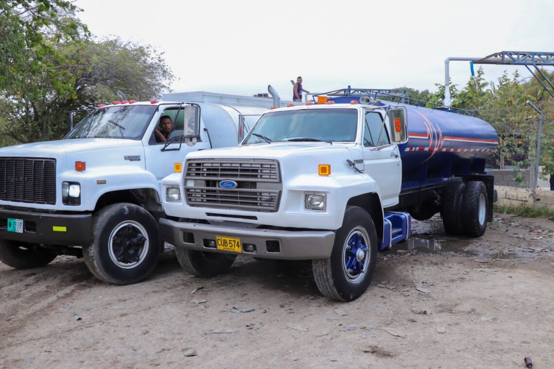 Más de 30 carrotanques suministran agua potable diariamente en Riohacha y sus corregimientos
