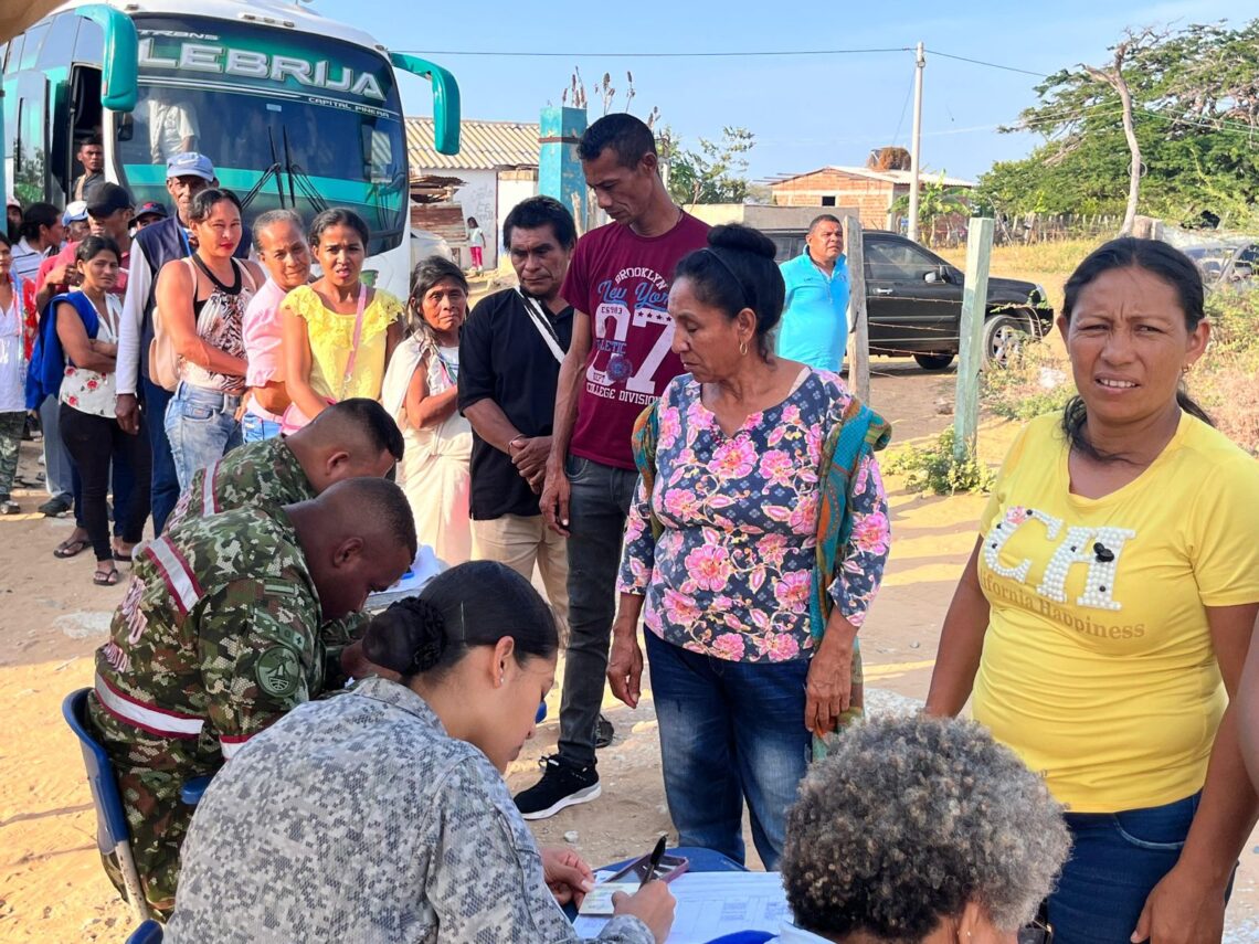 Gobernación de La Guajira y Fuerza Aérea entregaron ayudas humanitarias en comunidades wayuu