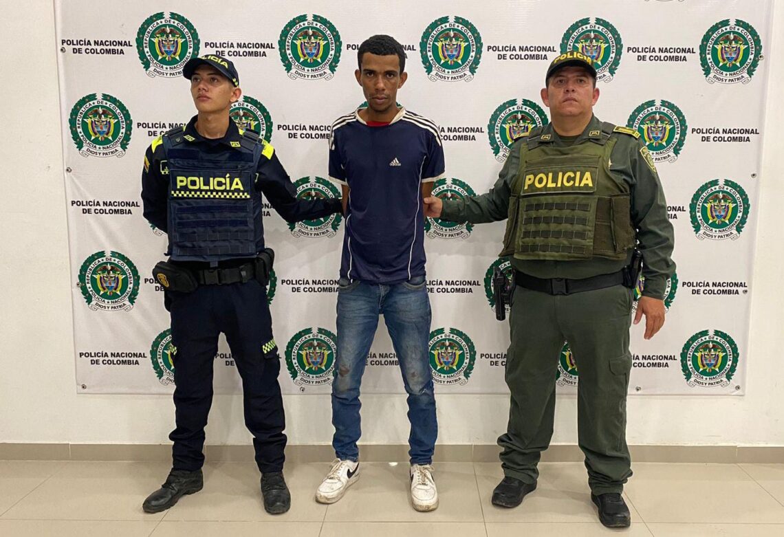 Sorprenden a un sujeto con 6 mil dólares y un arma de fuego en Maicao