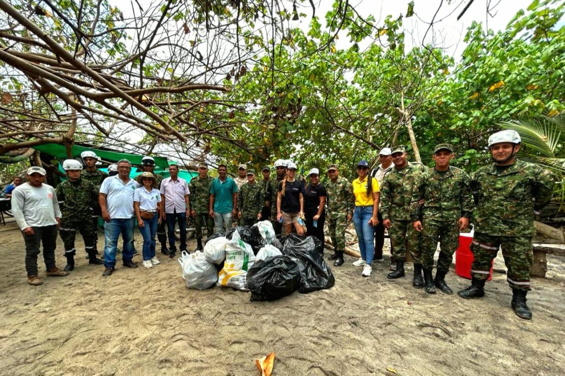 Recolectan más de 300 kilos de residuos sólidos en jornada de limpieza en las playas de Dibulla