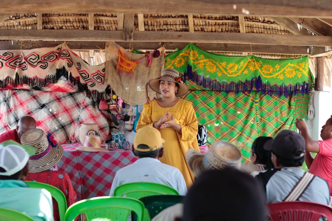 Senadora Martha Peralta recorrió la Alta Guajira y dialogó con las comunidades de Bahía Honda