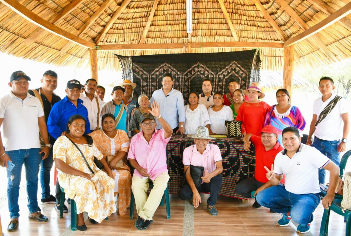 Alcalde de Barrancas  atiende el llamado de los líderes indígenas del Resguardo Provincial