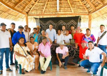 Alcalde de Barrancas  atiende el llamado de los líderes indígenas del Resguardo Provincial