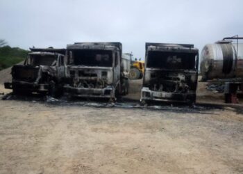 Hombres armados le prendieron fuego a maquinas usadas para pavimentar la vía Riohacha – Cuestecita