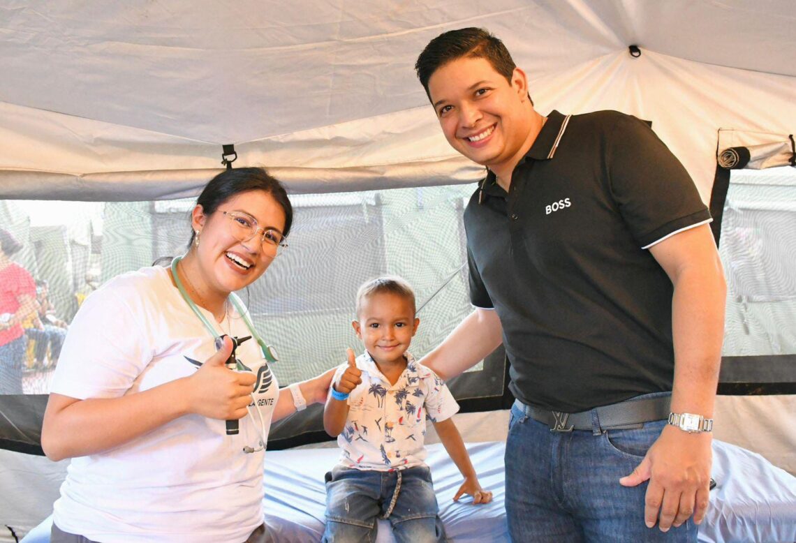 Realizan exitosa jornada integral de salud en Barrancas: más de 700 personas fueron atendidas