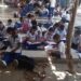 Colegio Juan XXIII de Maicao se cae a pedazos: más de 700 estudiantes reciben clases en el piso