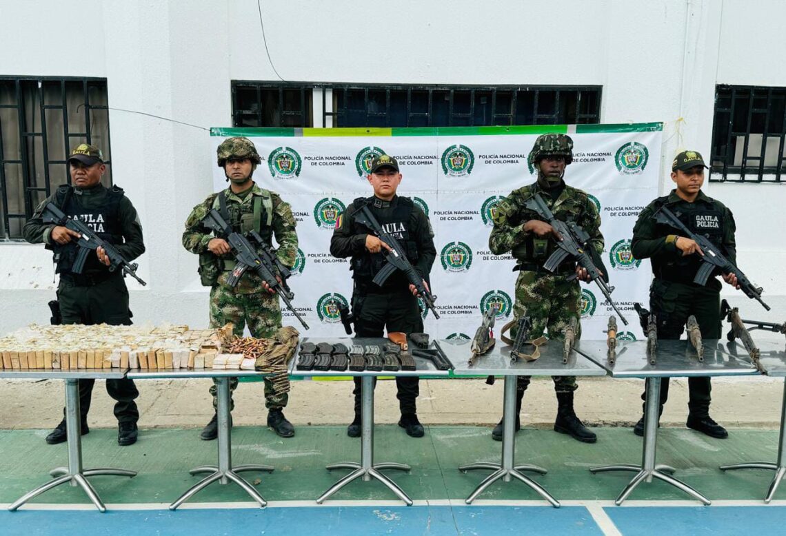 Ejército Nacional sigue llevando agua potable a las comunidades wayúu en Uribia