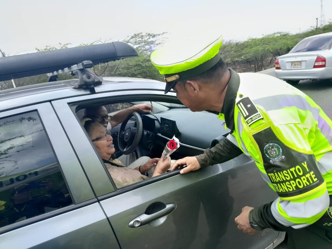 Más de 11 mil vehículos circularon por las principales carreteras de La Guajira en el puente del Día de Madres