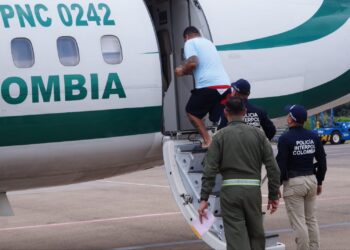 Gestión social lleva libros y esperanza a estudiantes de La Voluntad de Dios, zona rural de Maicao