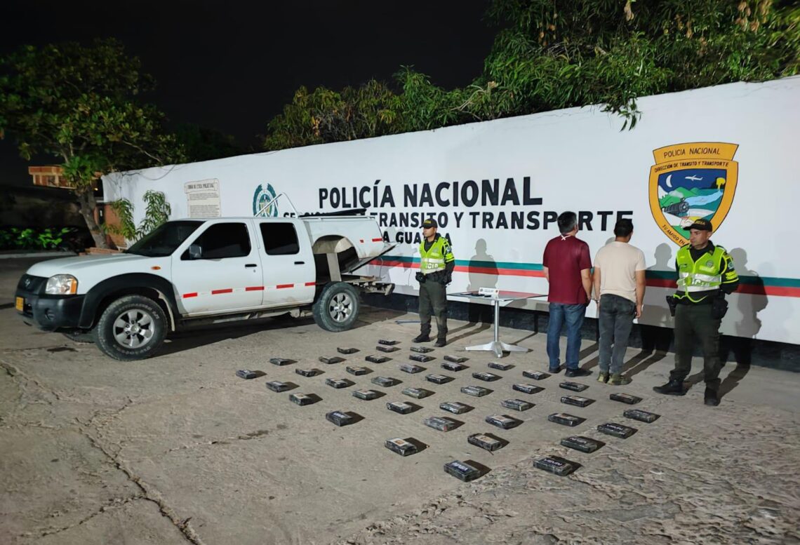 Sorprenden a dos sujetos transportando 43 kilos de cocaína con destino a Maicao