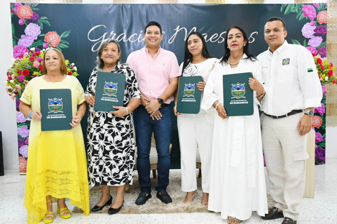 Alcalde de Barrancas agasajó y homenajeó a los maestros en su día